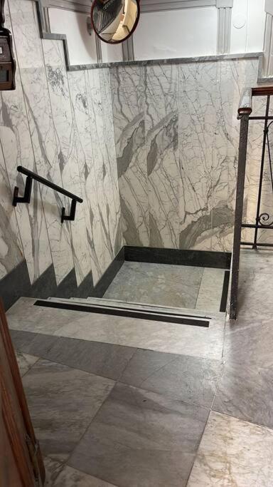 Nel Cuore Del Vomero Apartament Napoli Bagian luar foto