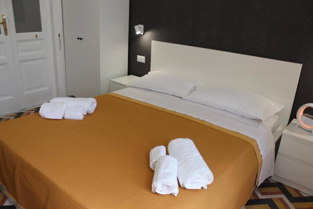 Nel Cuore Del Vomero Apartament Napoli Bagian luar foto