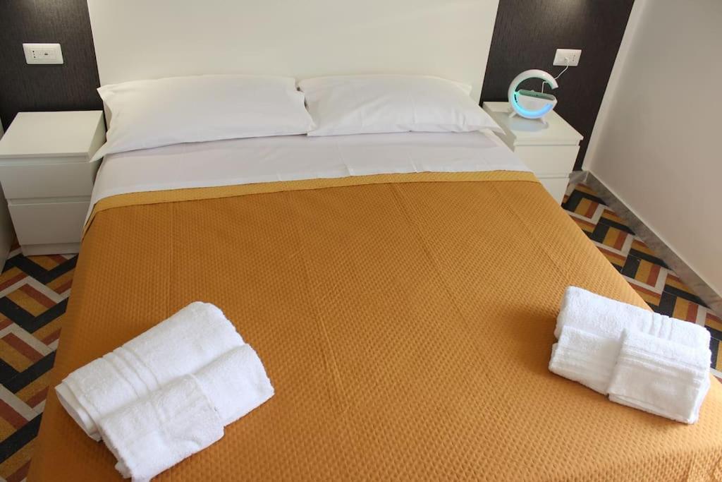 Nel Cuore Del Vomero Apartament Napoli Bagian luar foto
