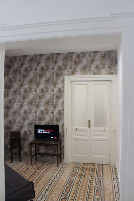Nel Cuore Del Vomero Apartament Napoli Bagian luar foto